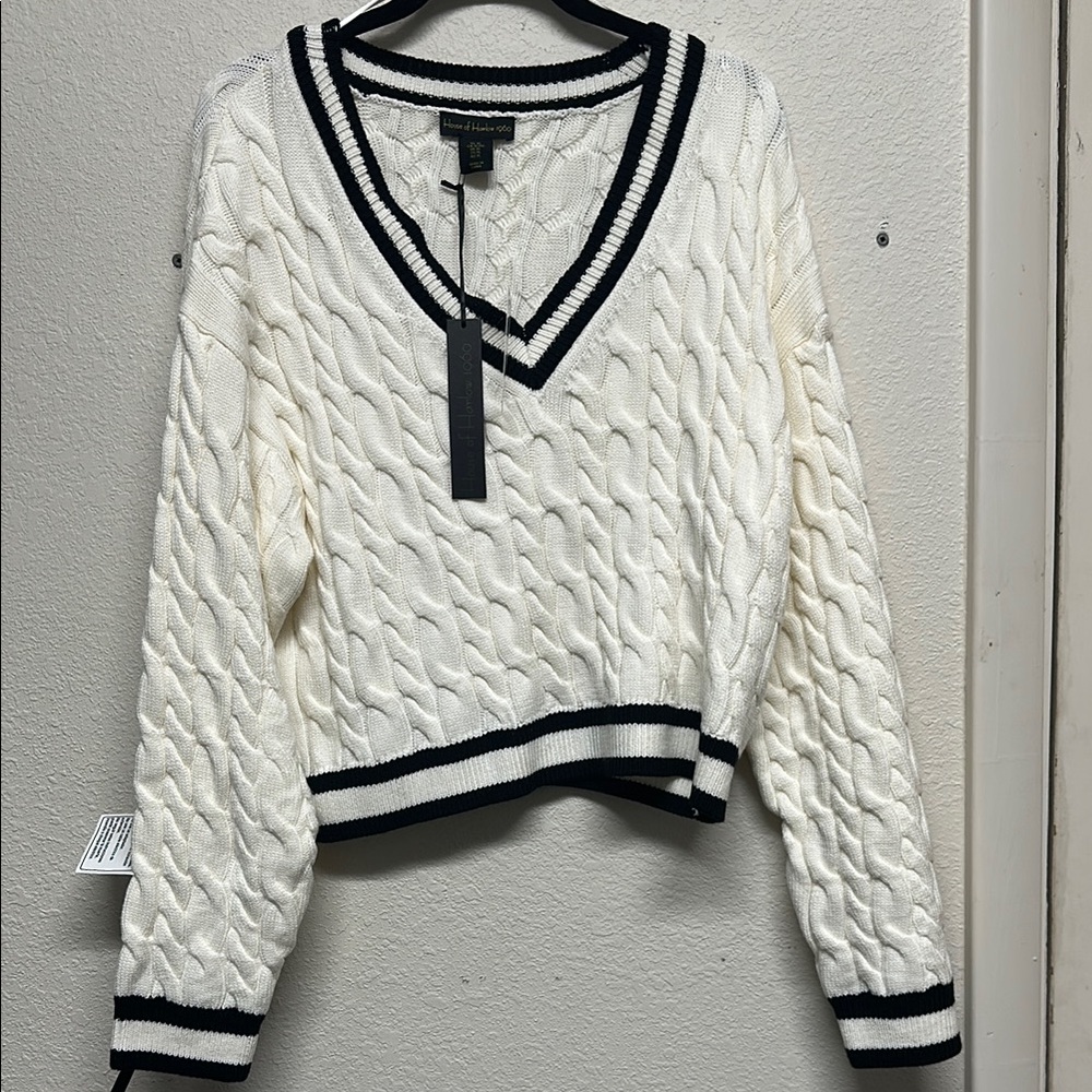 House Of Harlow Cable Knit V-Neck Sweater